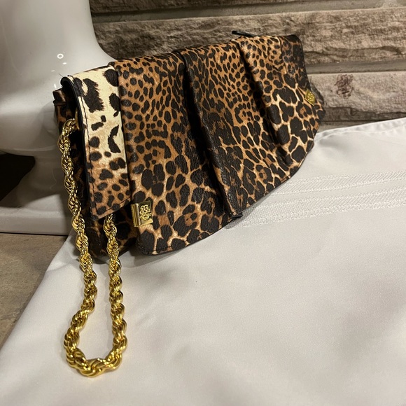 Jessica Simpson animal print clutch with gold wrist strap - Picture 1 of 4